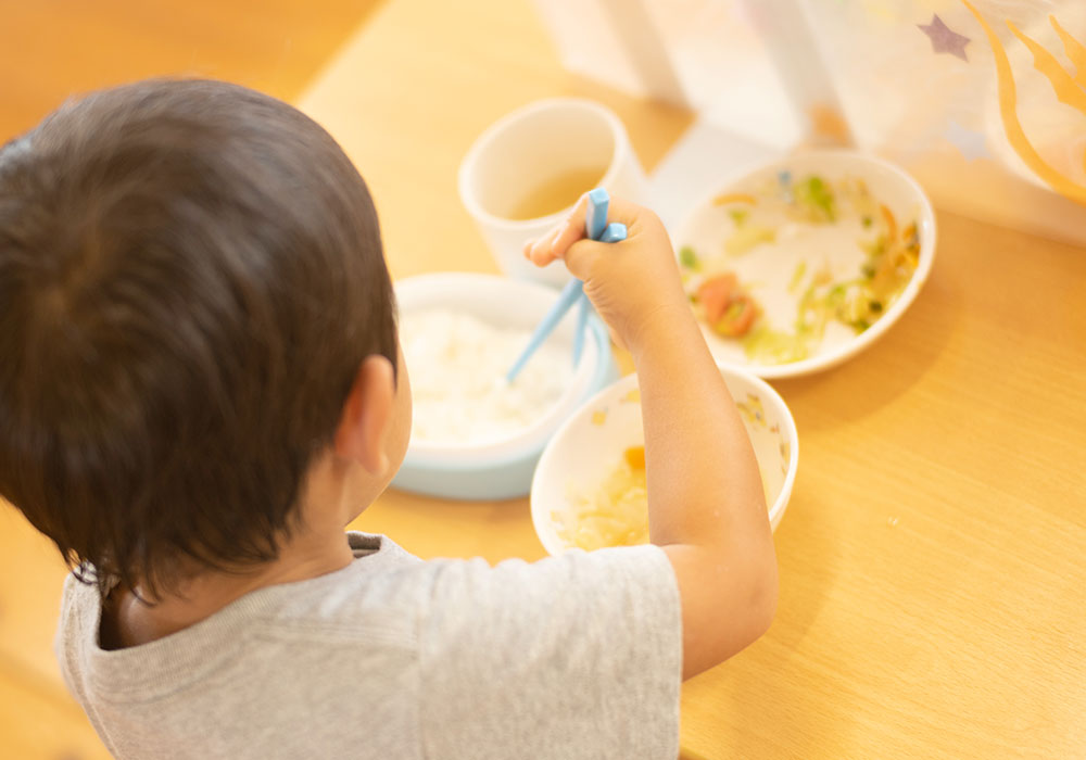 先生も一緒にたのしい給食